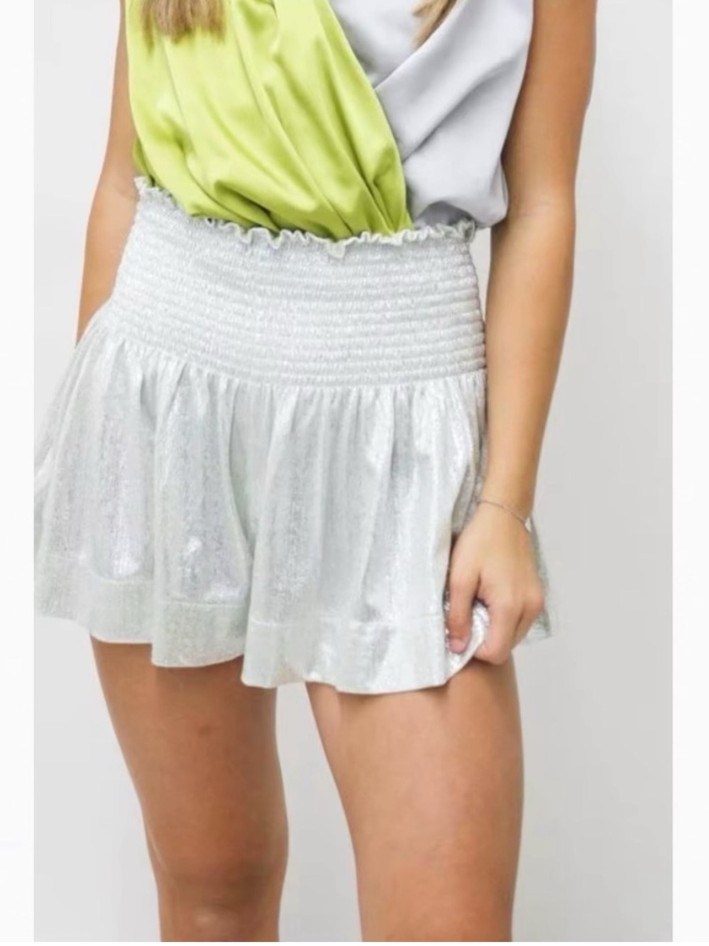 QUEEN OF SPARKLES Metallic Silver Ruffled Mini Skirt